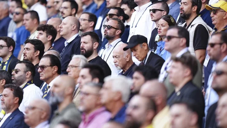 Fenerbahçe tribünlerinden şaşırtan tezahürat