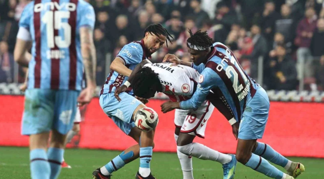 Transferde Deprem Etkisi! Trabzonspor 4 İsimle El Sıkıştı