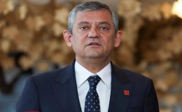 Özgür Özel’e Sürpriz Davet: Siyasi Kulisleri Hareketlendiren Teklif